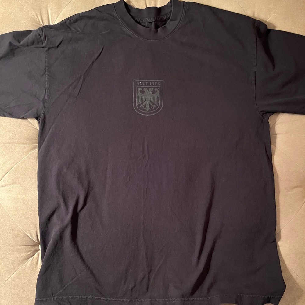 Kanye West “Vultures” T-shirt size XL